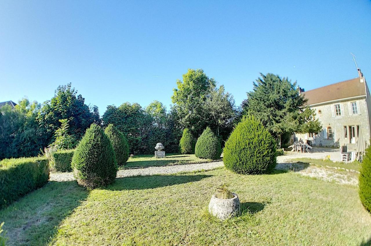 Gite Jura Lac Emeraude แคลวูซ์-เลส์-ลาคส์ ภายนอก รูปภาพ